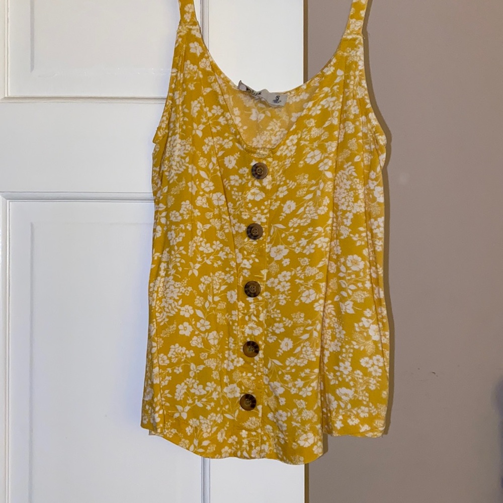 Summer tank! From hollister and worn once.